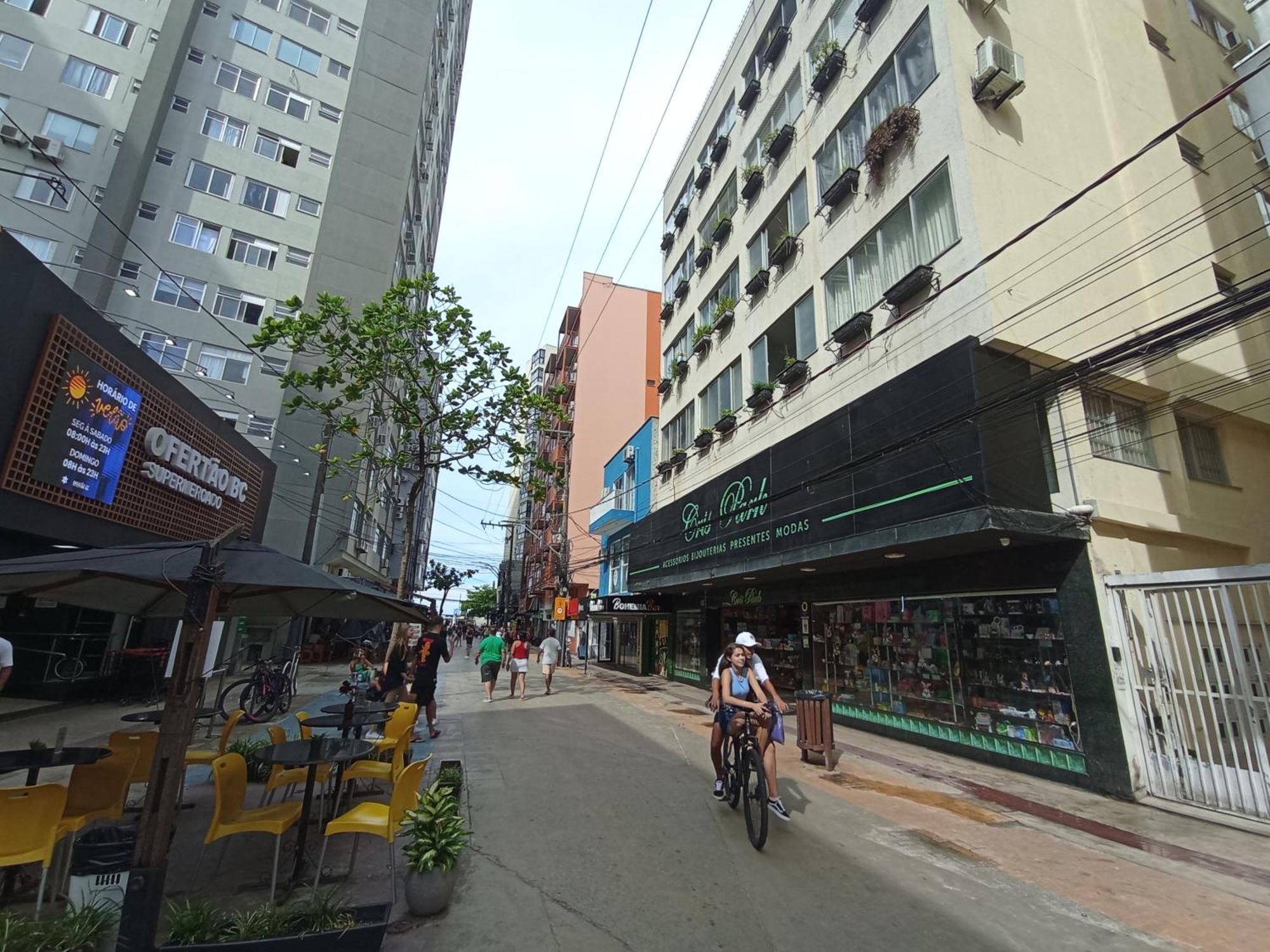 Ca01- Apto Na Quadra-mar Da Com Garagem Apartamento